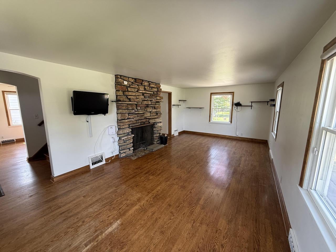 2912 Memorial Dr, Two Rivers WI 54241 — photo 2