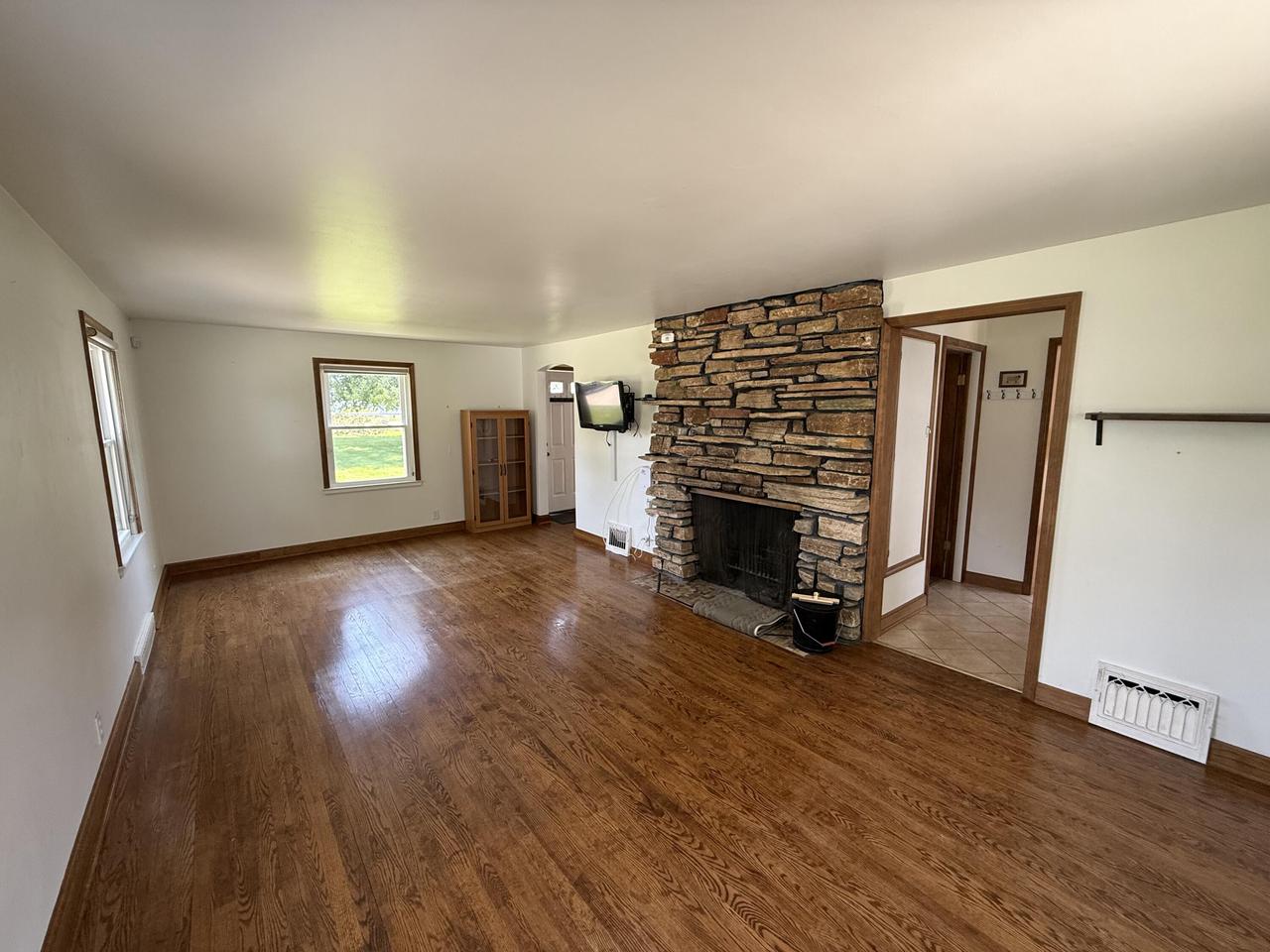2912 Memorial Dr, Two Rivers WI 54241 — photo 3