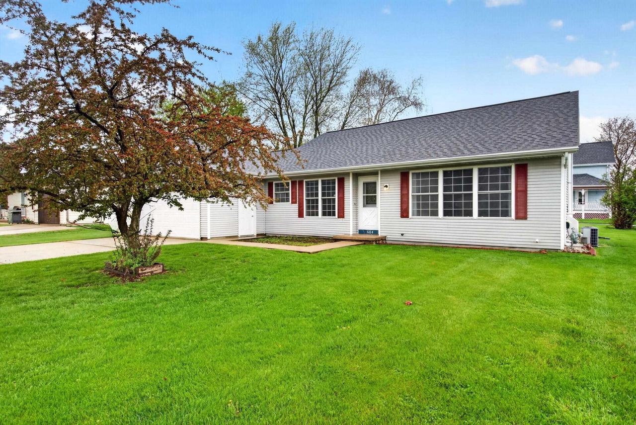 604 Sunrise DRIVE, Ripon, WI 54971 — photo 2