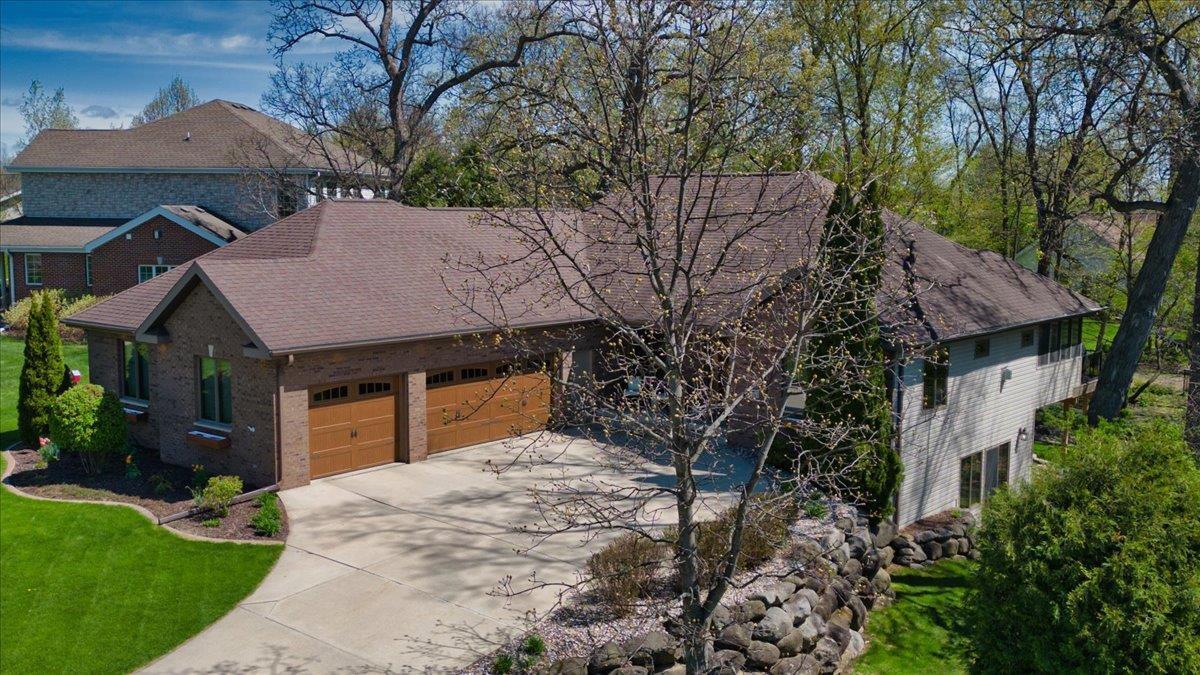 1801 Maplecrest Drive — photo