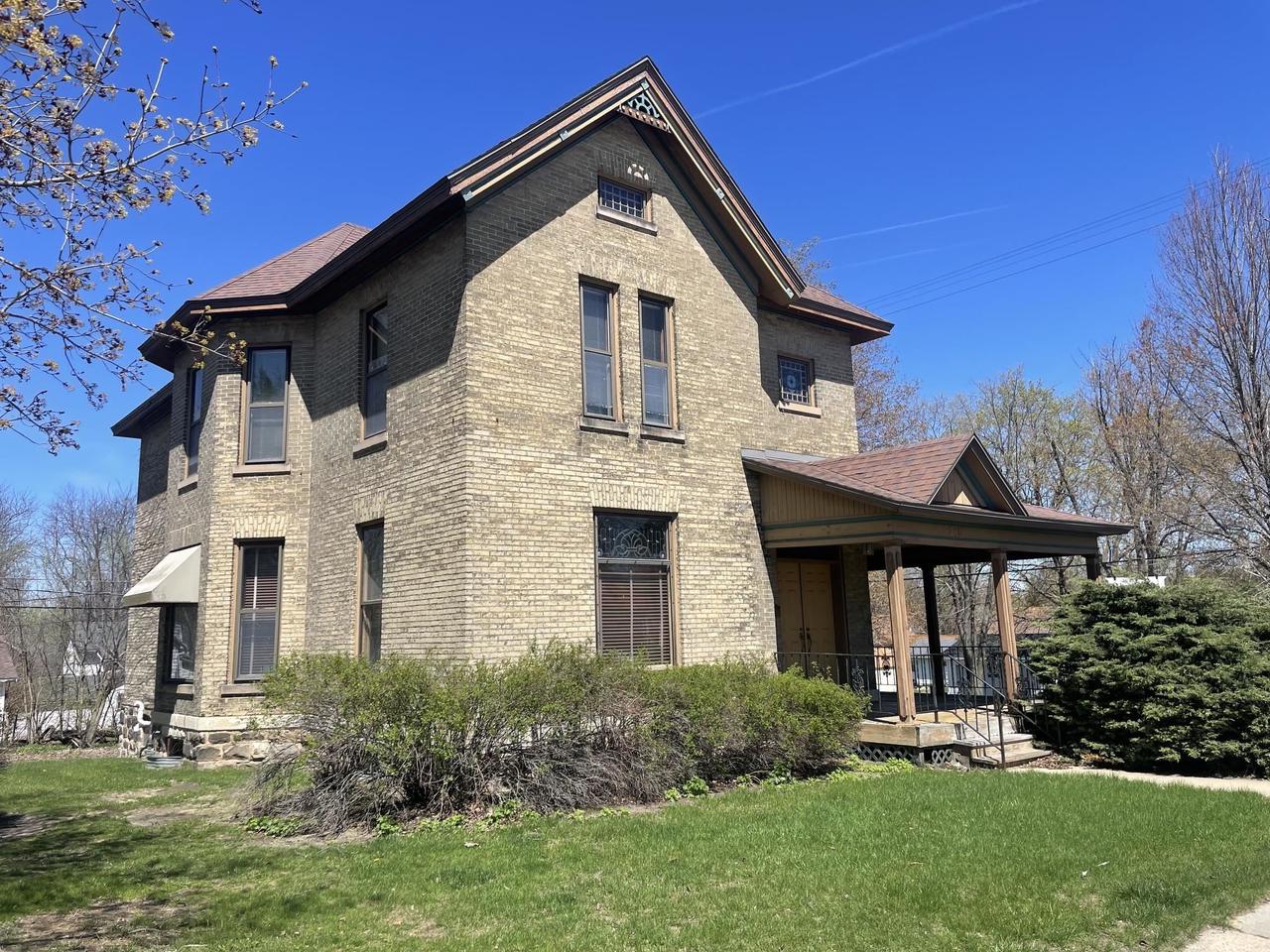219 E Conant Street — photo