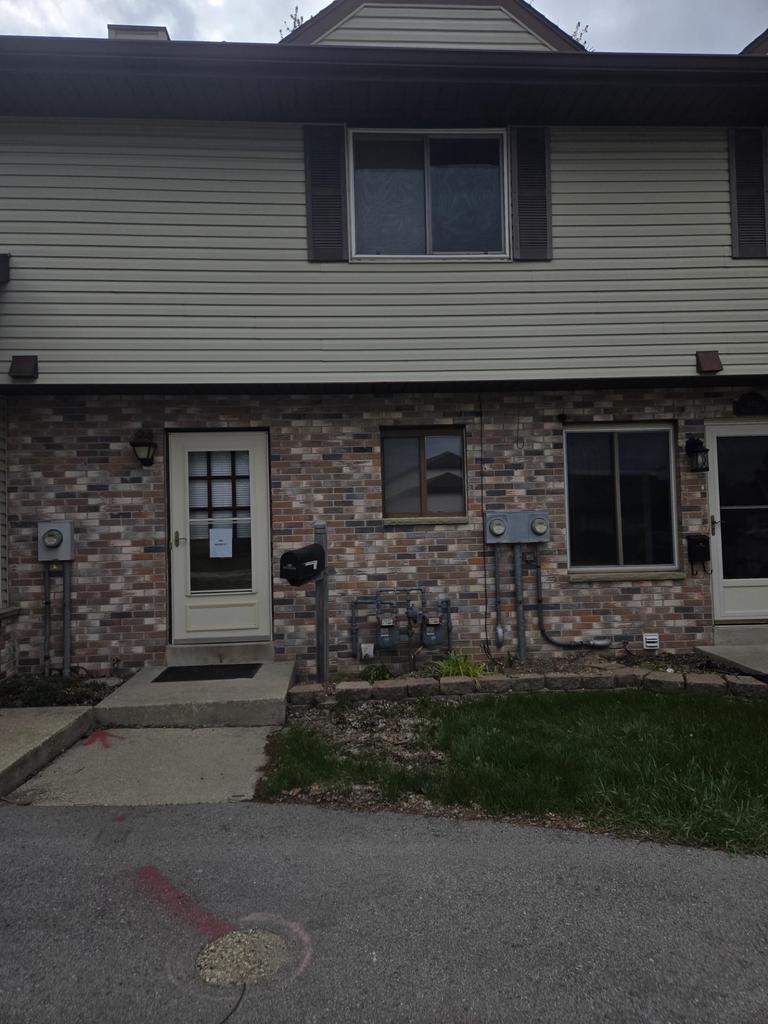 890 Bishop Court — photo