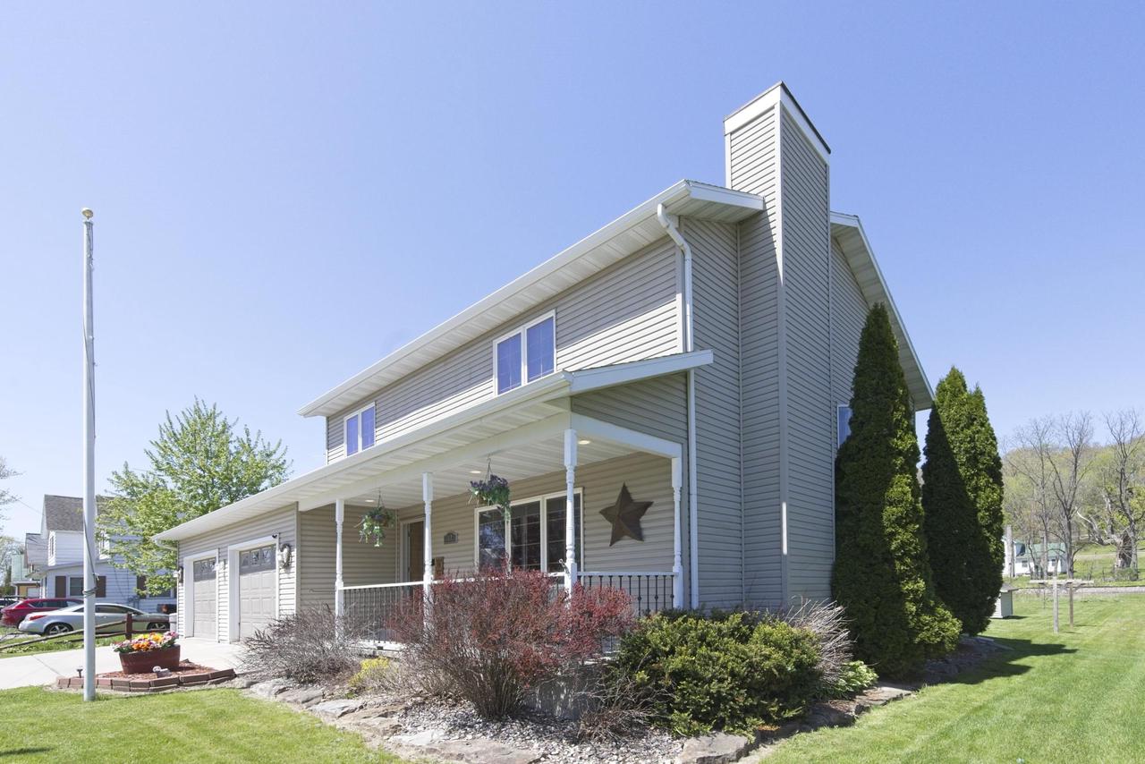 312 E Walnut Street — photo