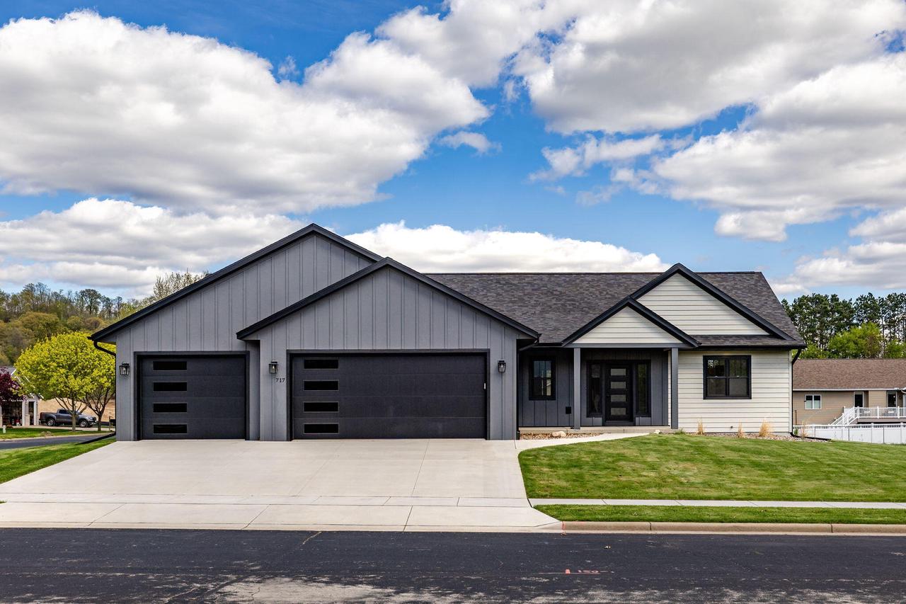 717 Tamarack Trail — photo