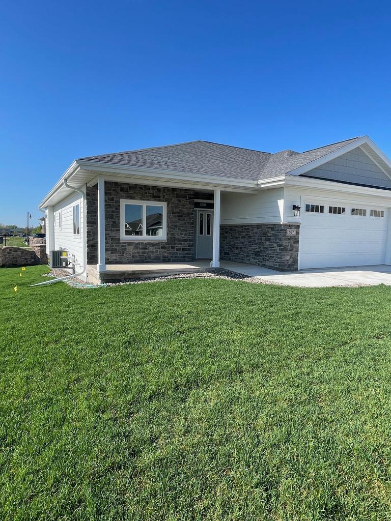 827 Vineyard Drive — photo