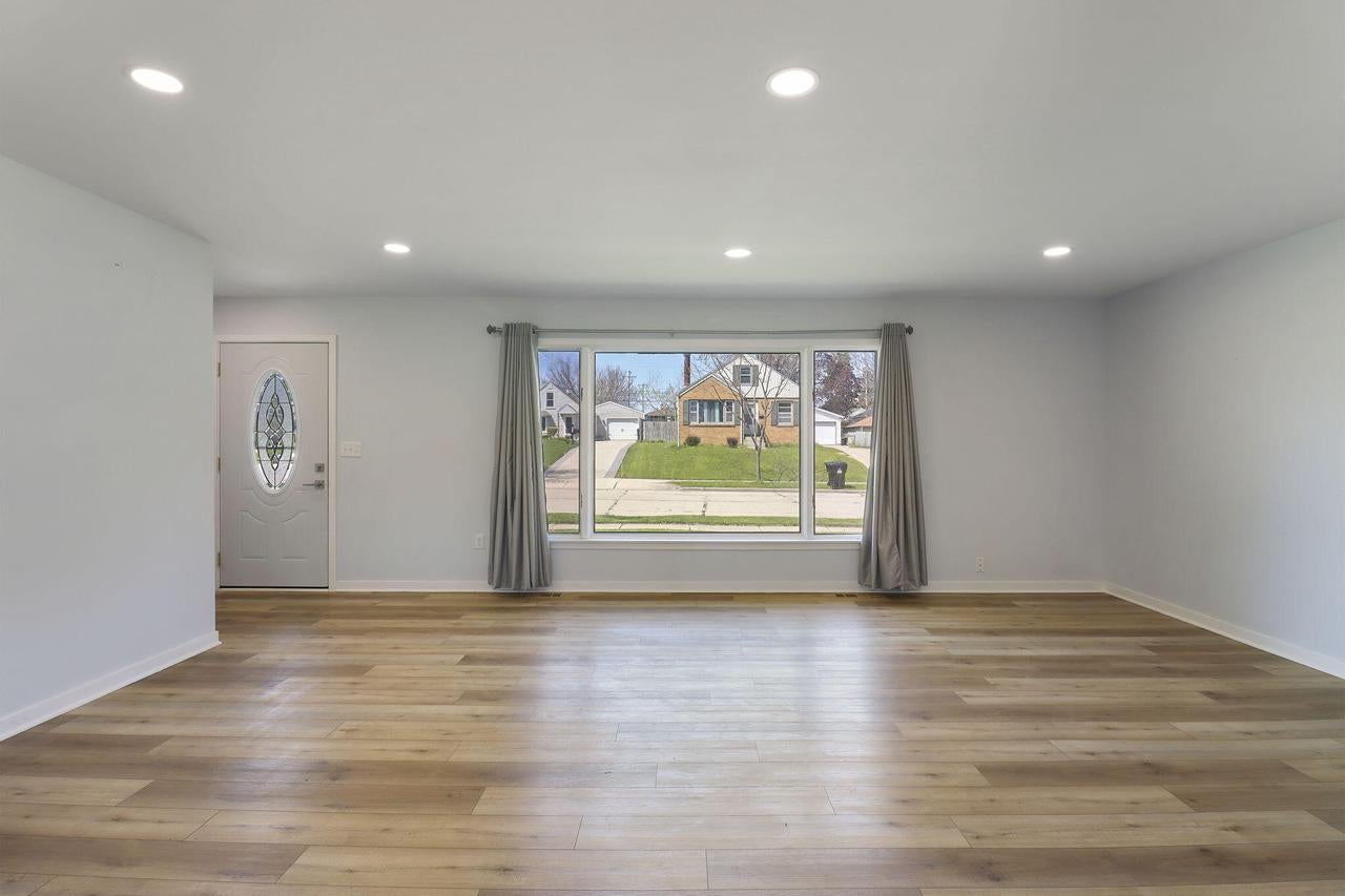 1237 Virginia STREET, Racine, WI 53405 — photo 3