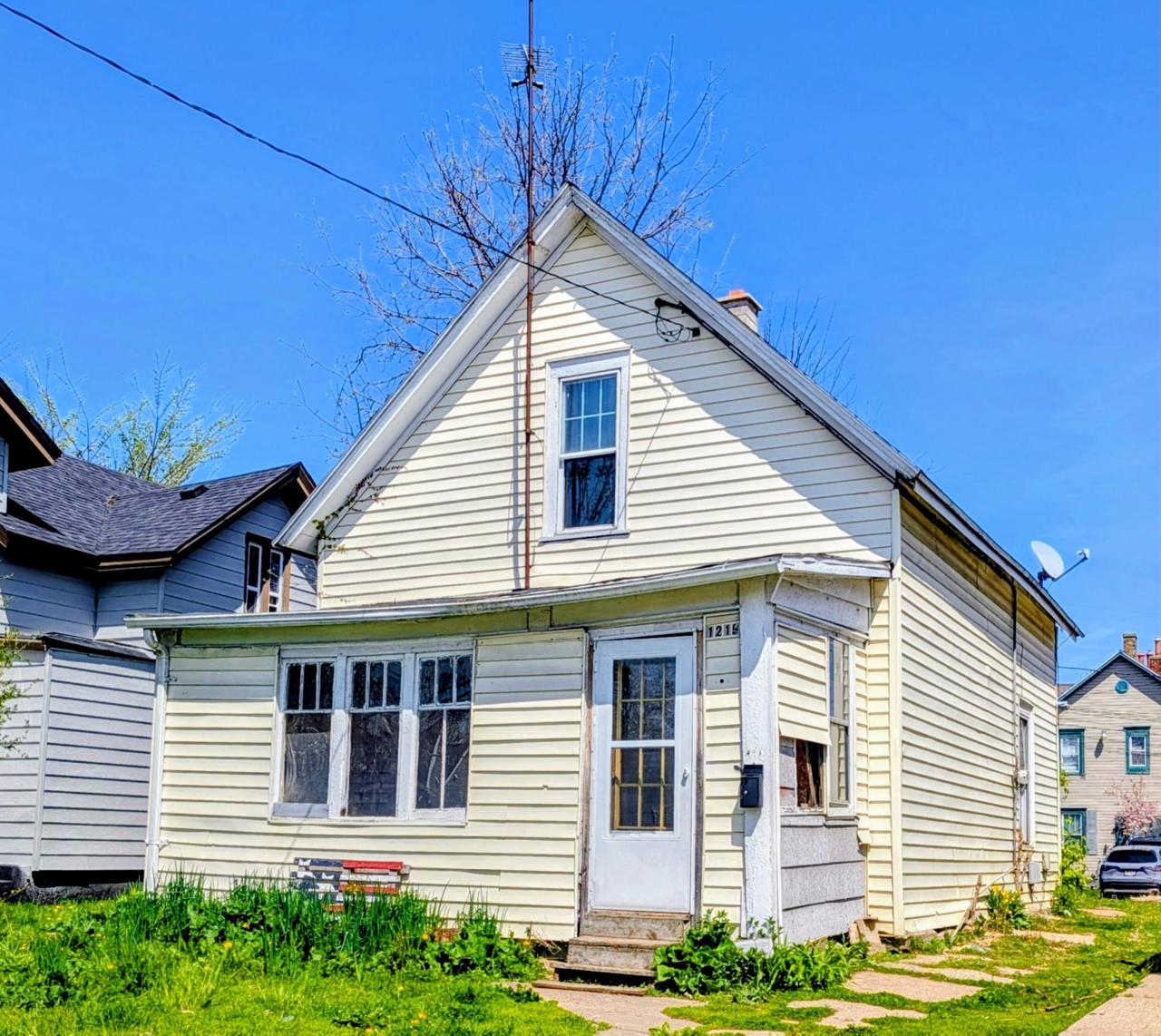1219 Racine St, Racine WI 53403