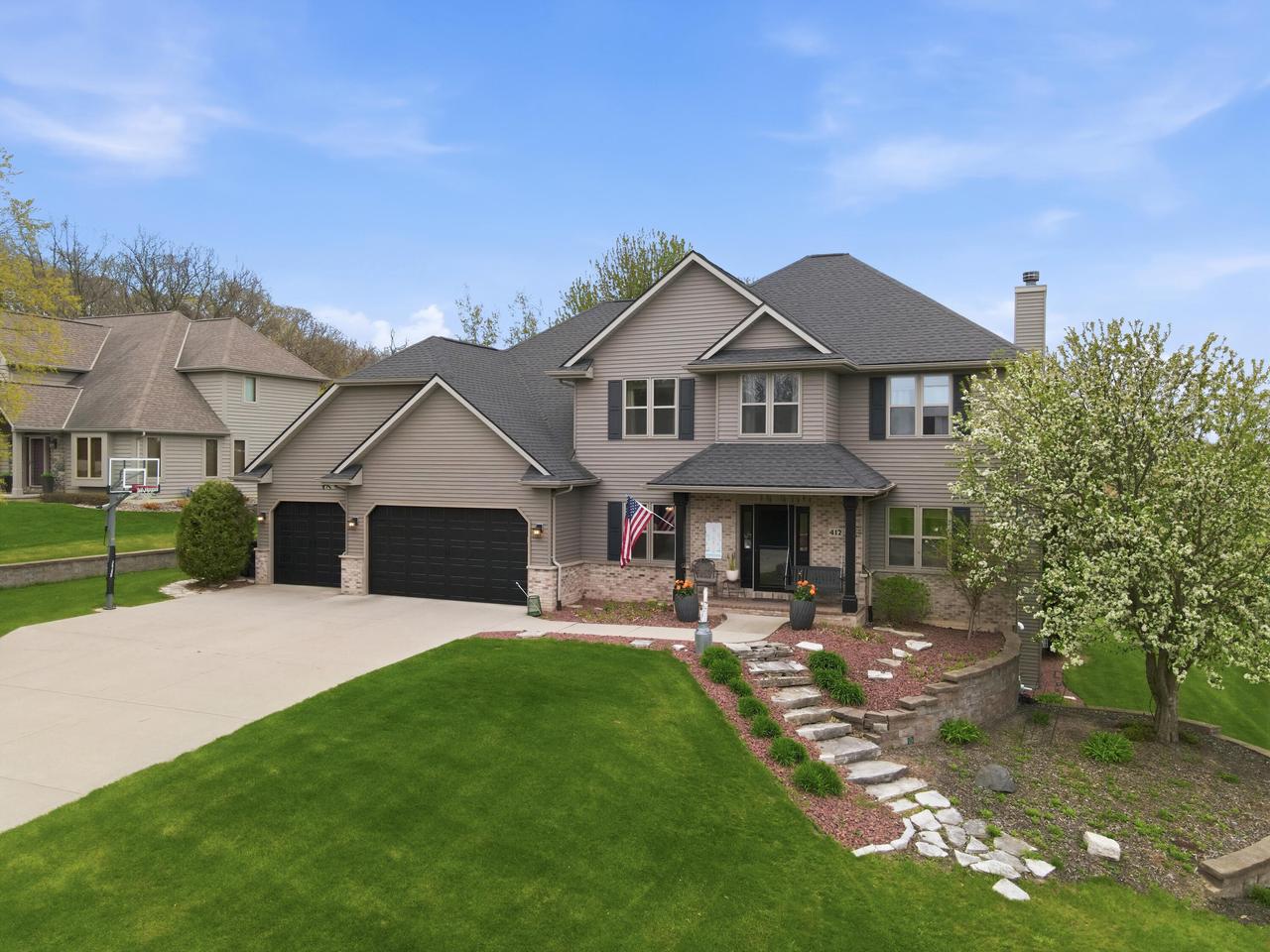 412 Ledgewood Drive — photo