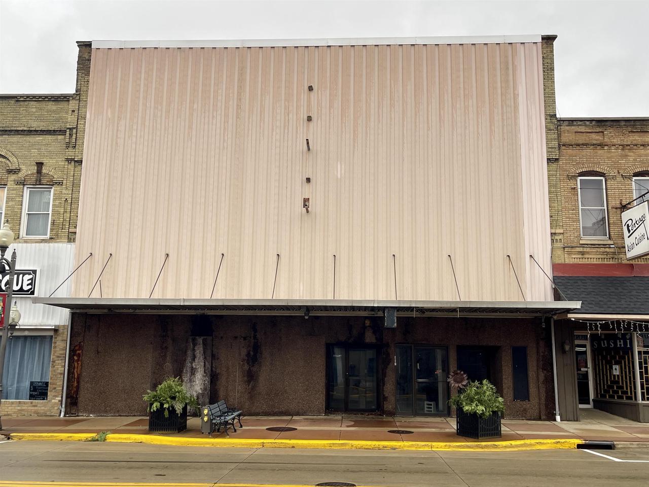 117 E Cook Street — photo