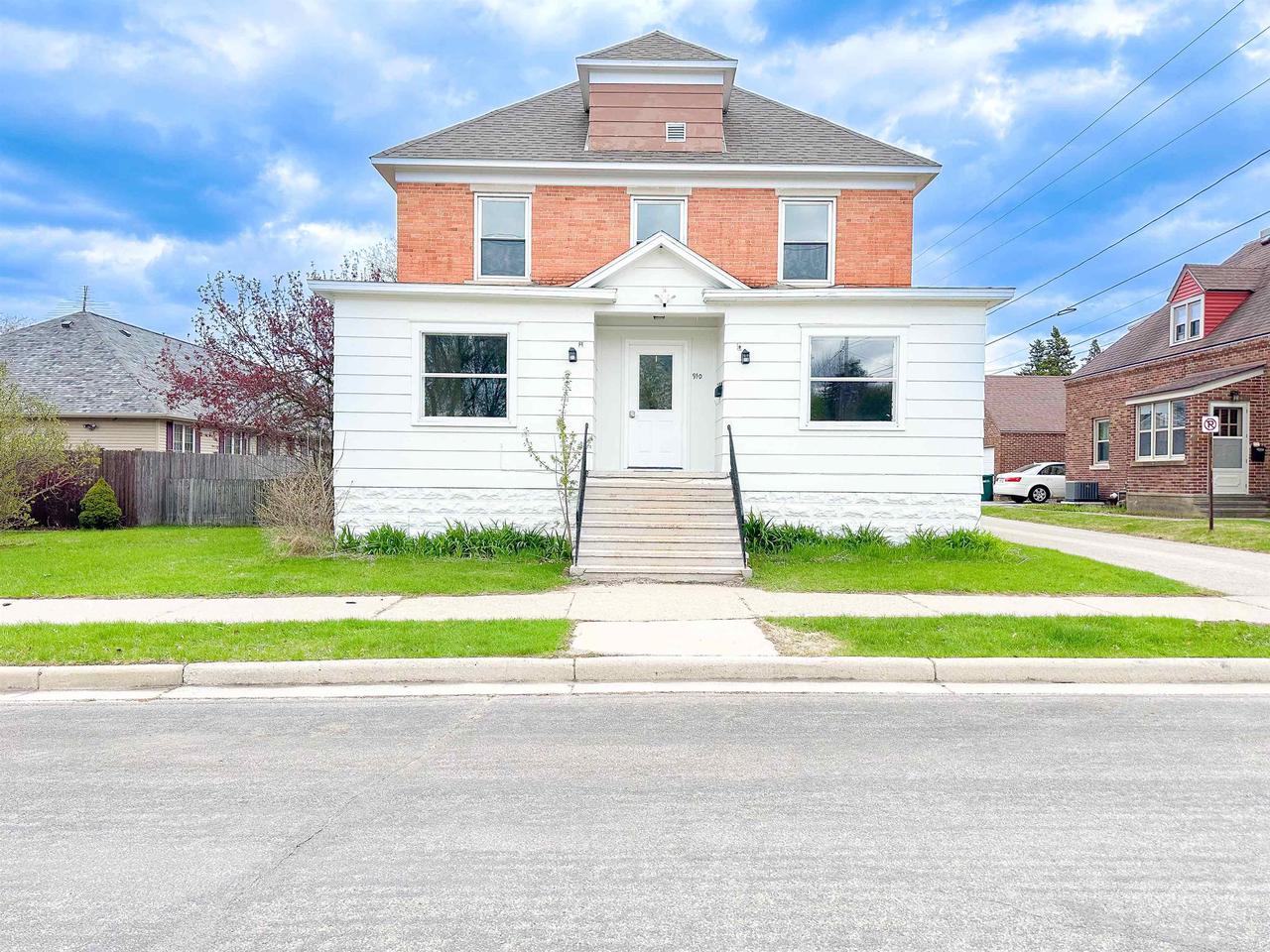 910 Wells Street — photo