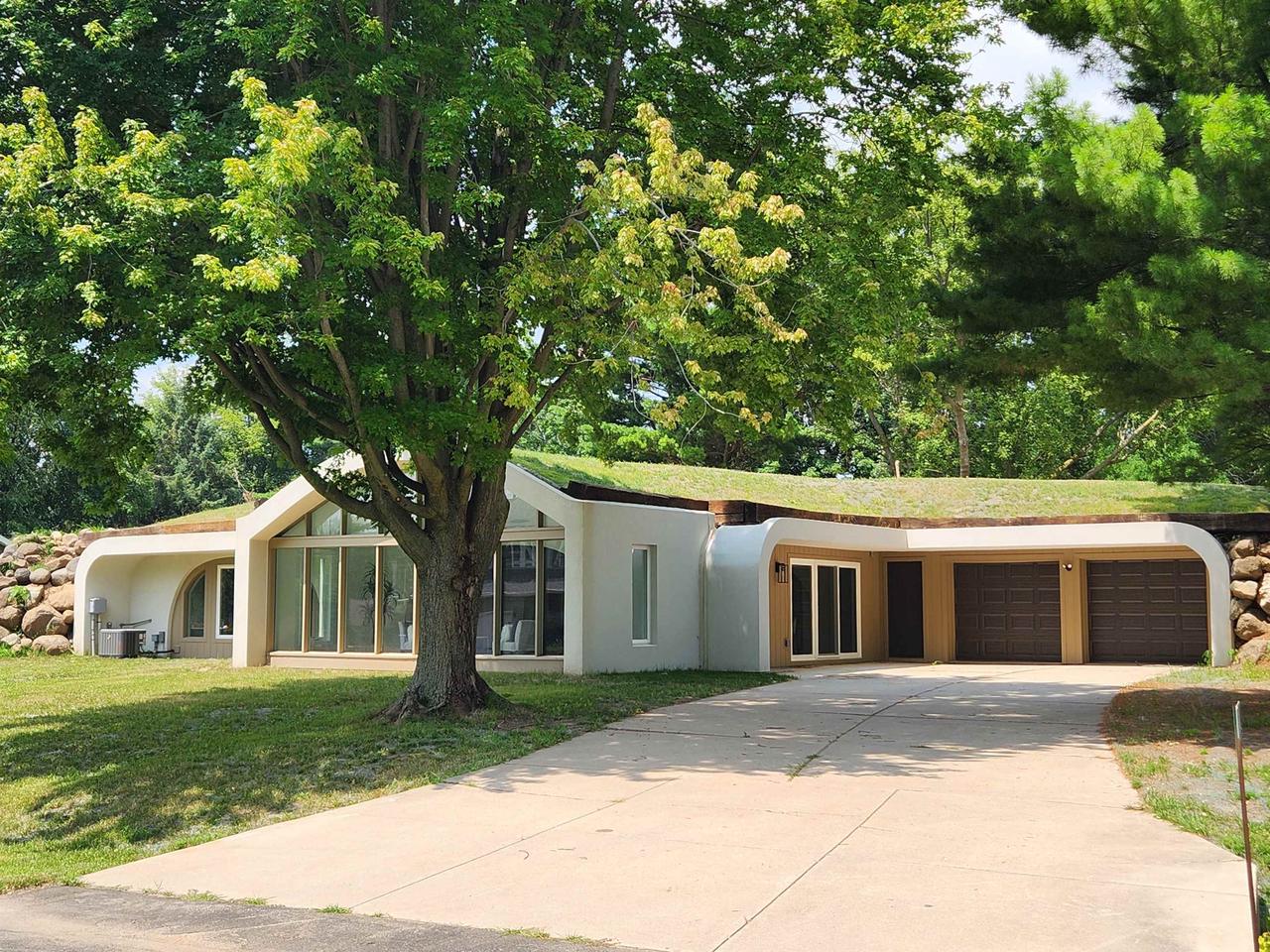 3486 Whytecliff Way — photo