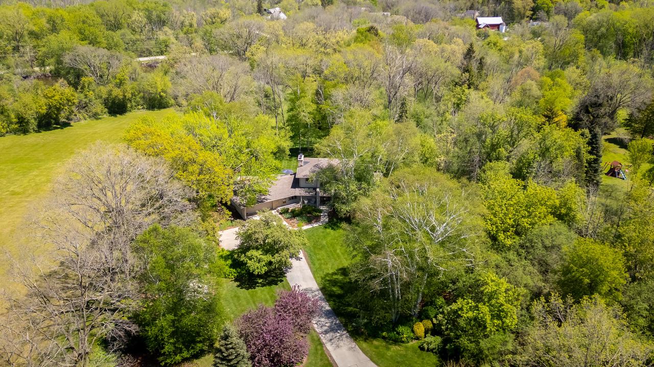 9740 N Riverside Rd, Mequon, WI 53092
