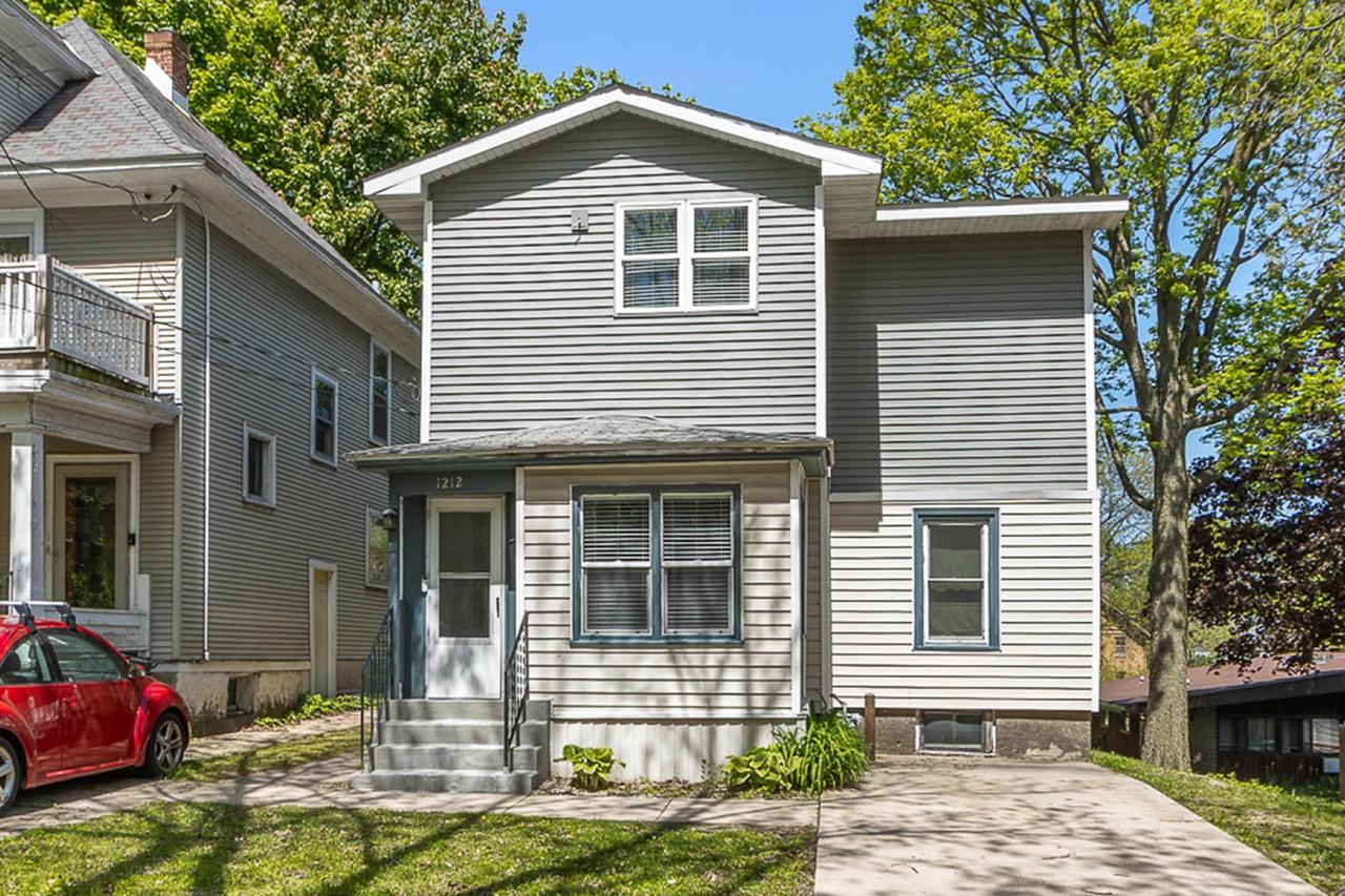 1212 E Johnson Street — photo