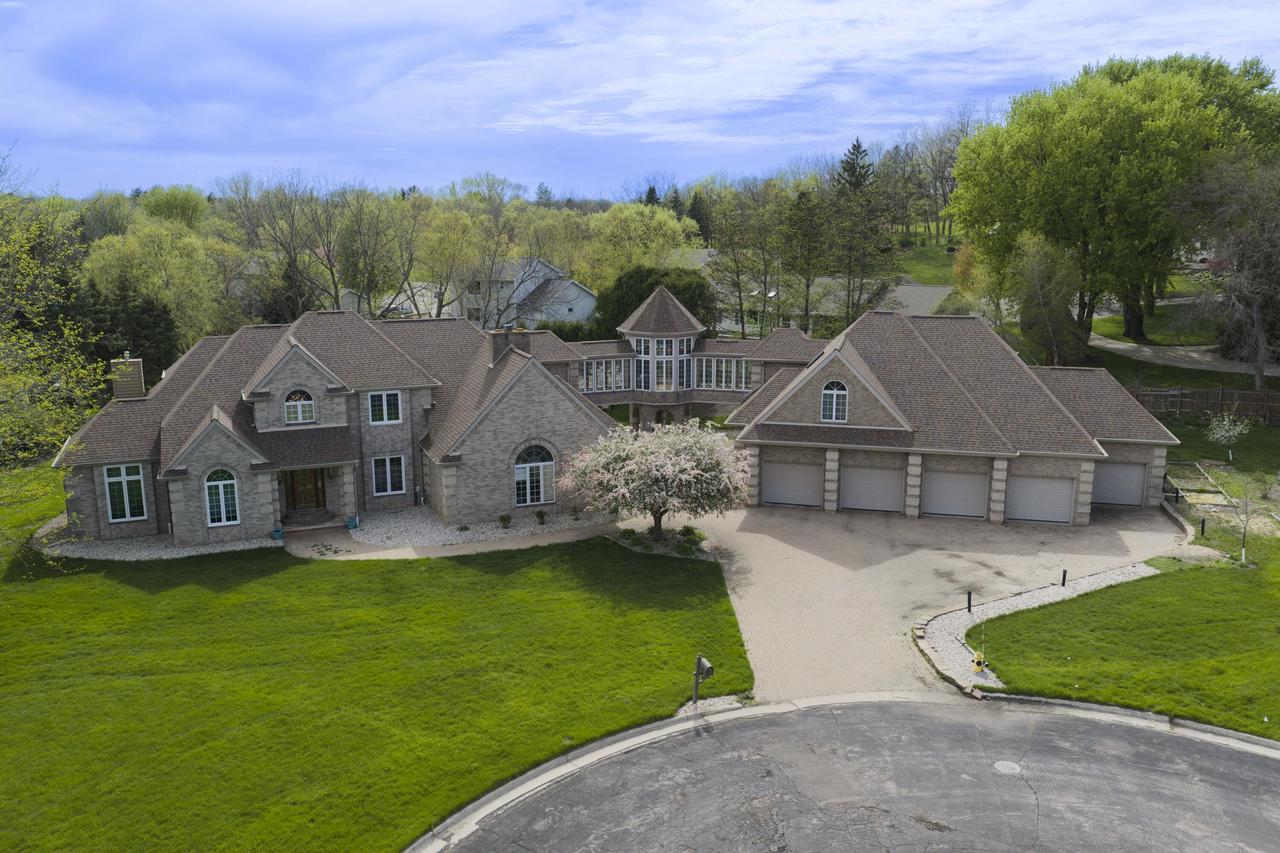 1000 Apache Court — photo