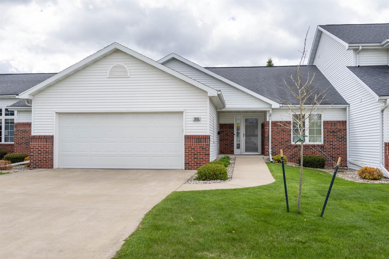 1005 W Windtree Drive, Appleton, WI 54914