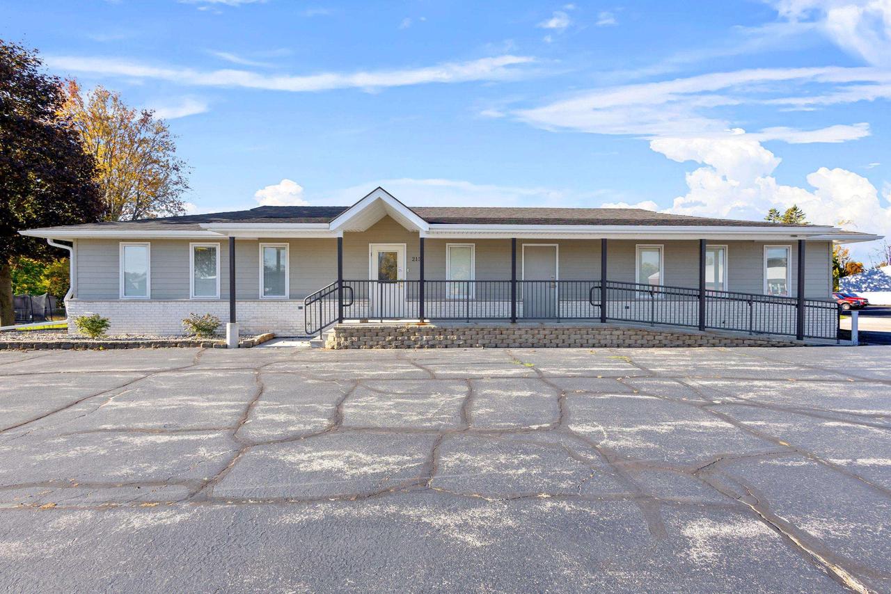 2131 Calumet Drive — photo