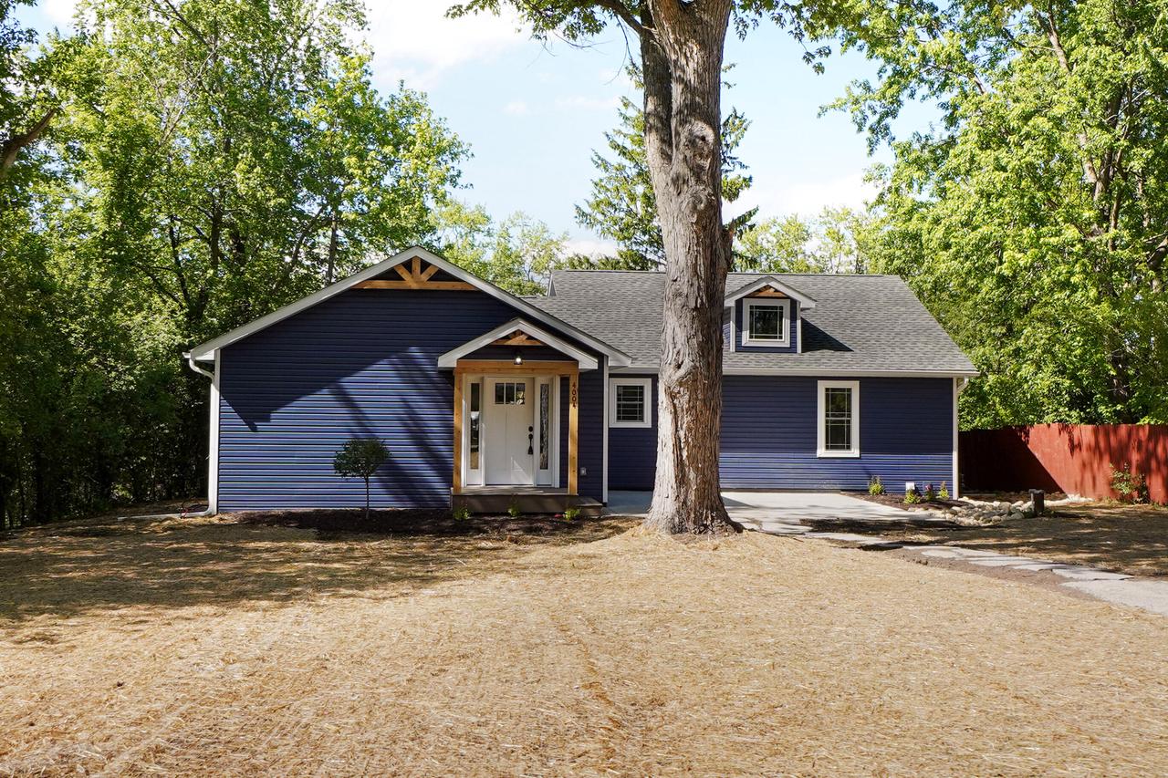 4004 Forest Drive — photo