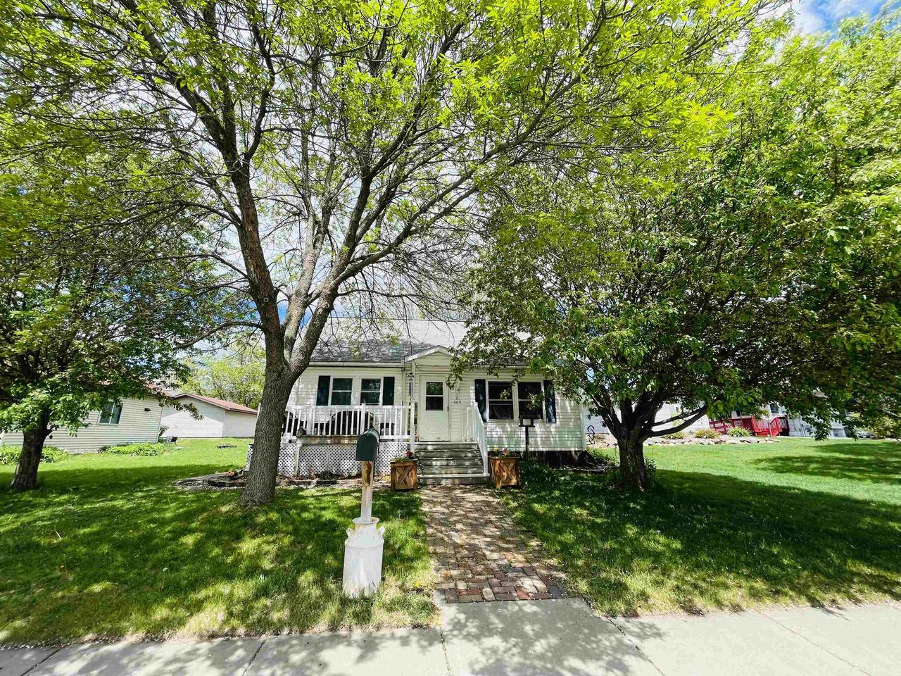 609 W Miner Avenue — photo