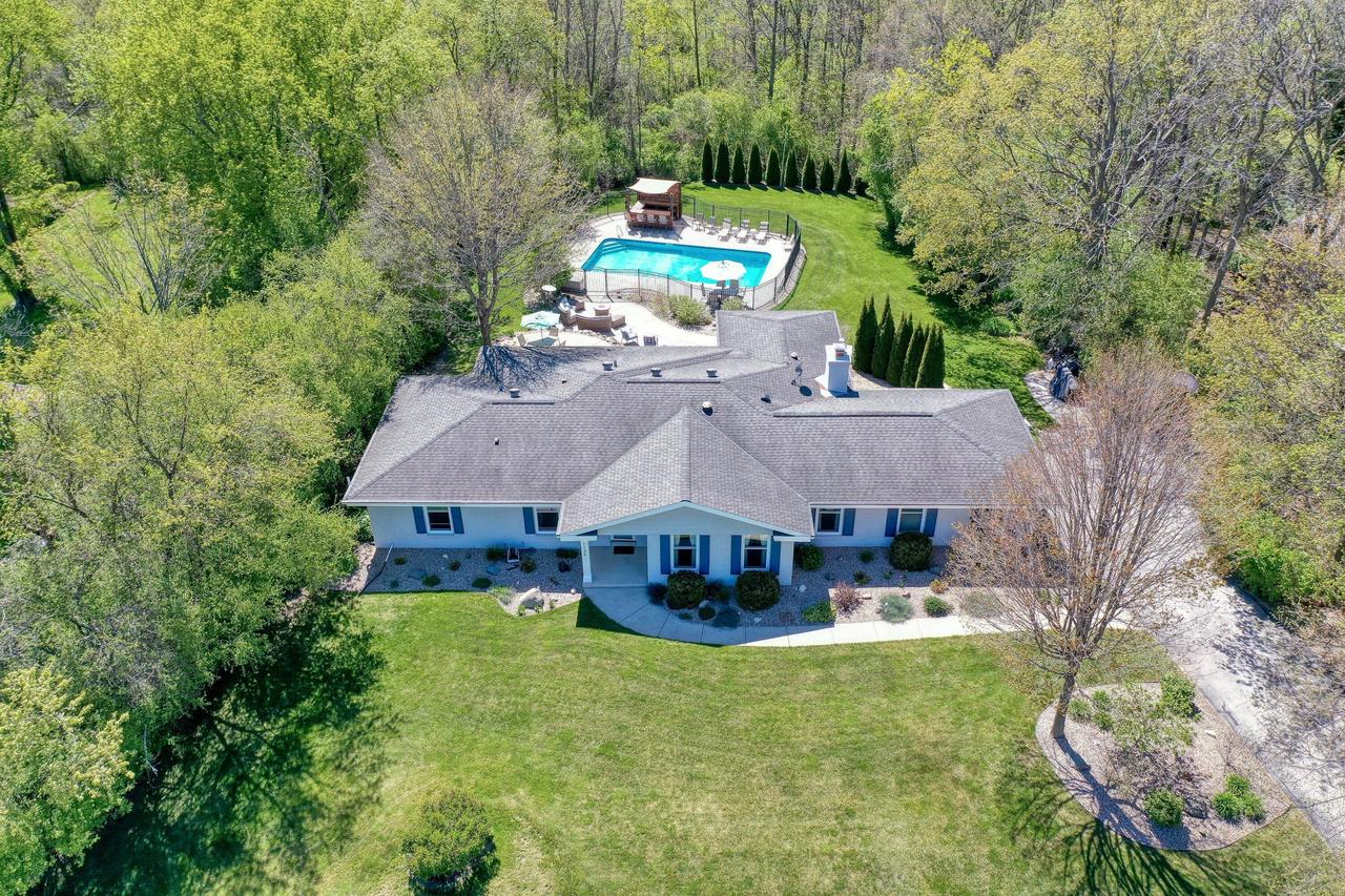 1135 Ridgeway ROAD, Brookfield, WI 53045