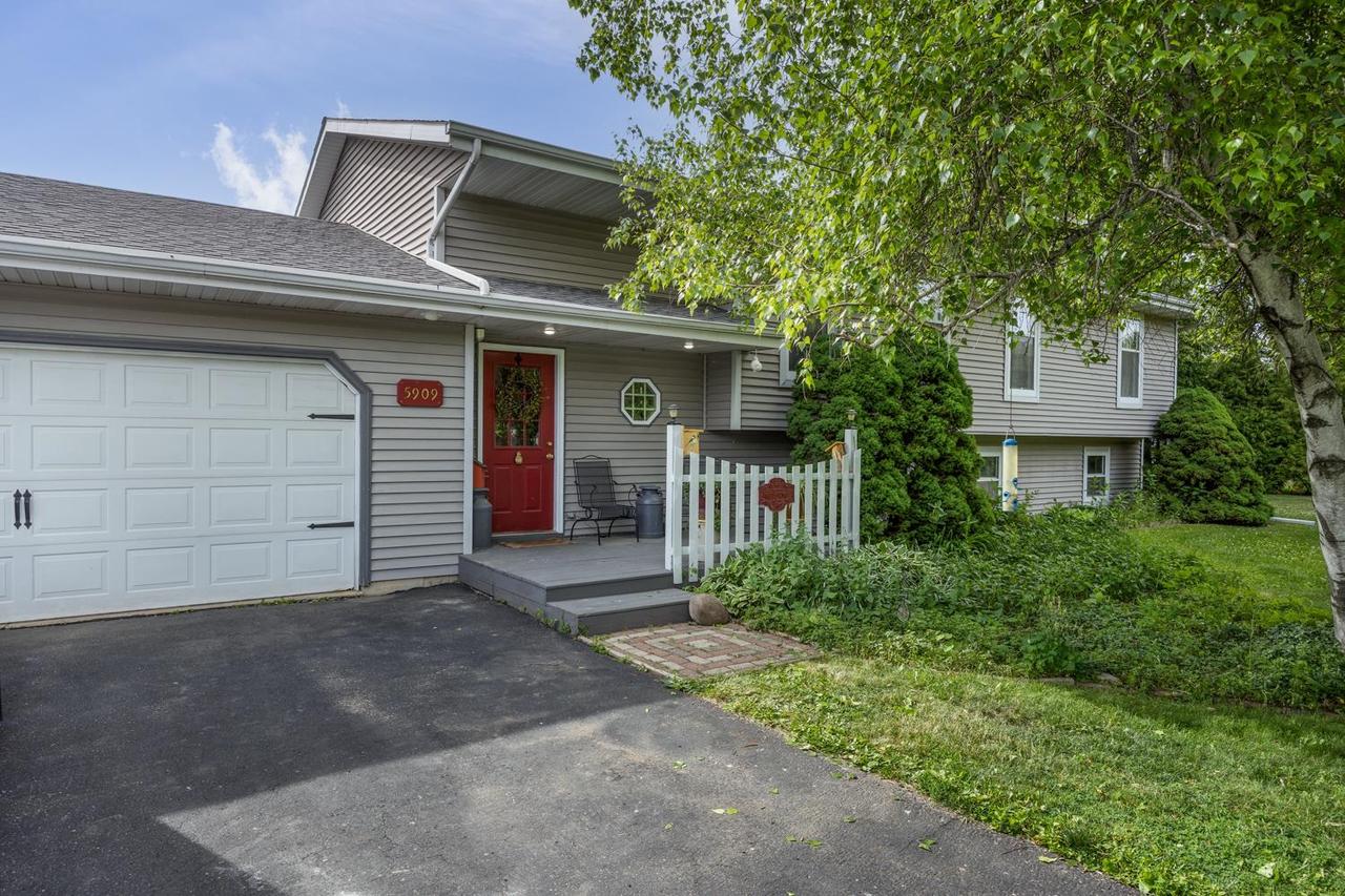5909 N Violet View Drive — photo