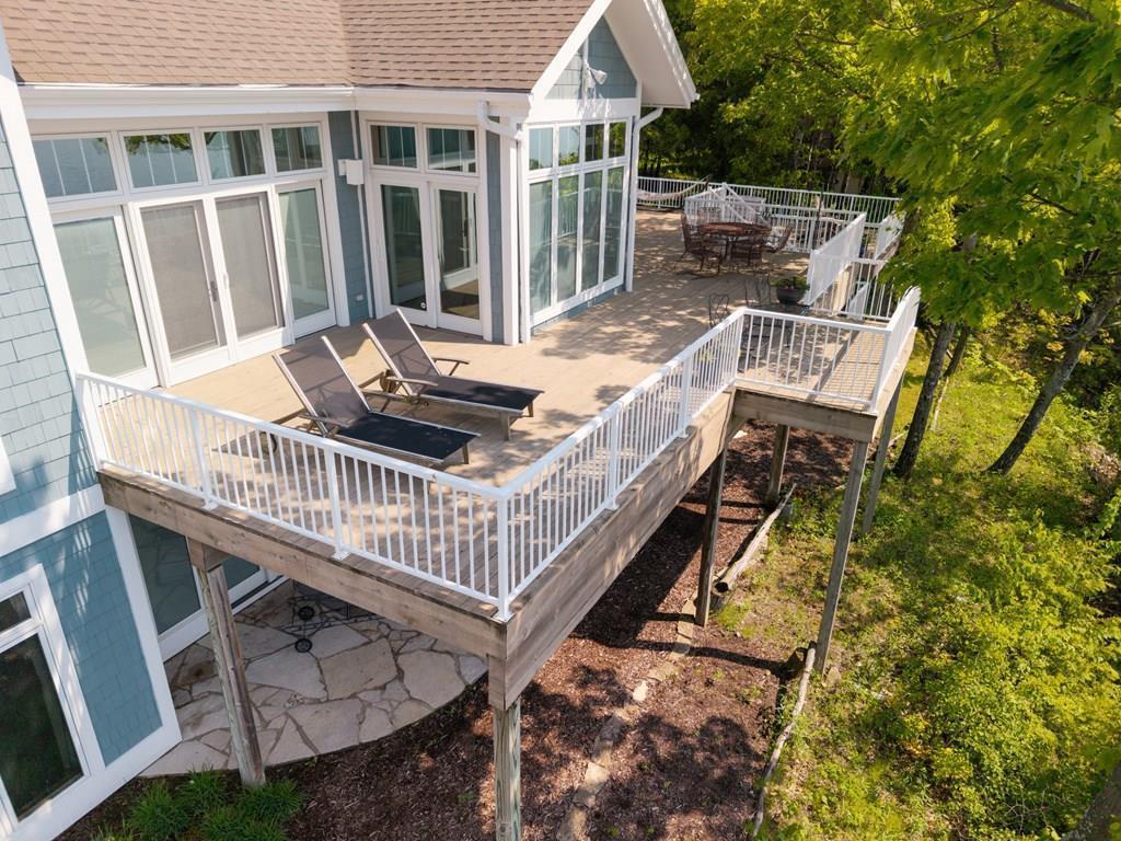 8891 Gibraltar Bluff Road — photo