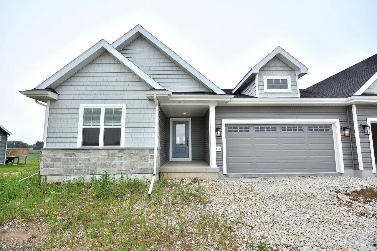 1037 Elderberry Road — photo