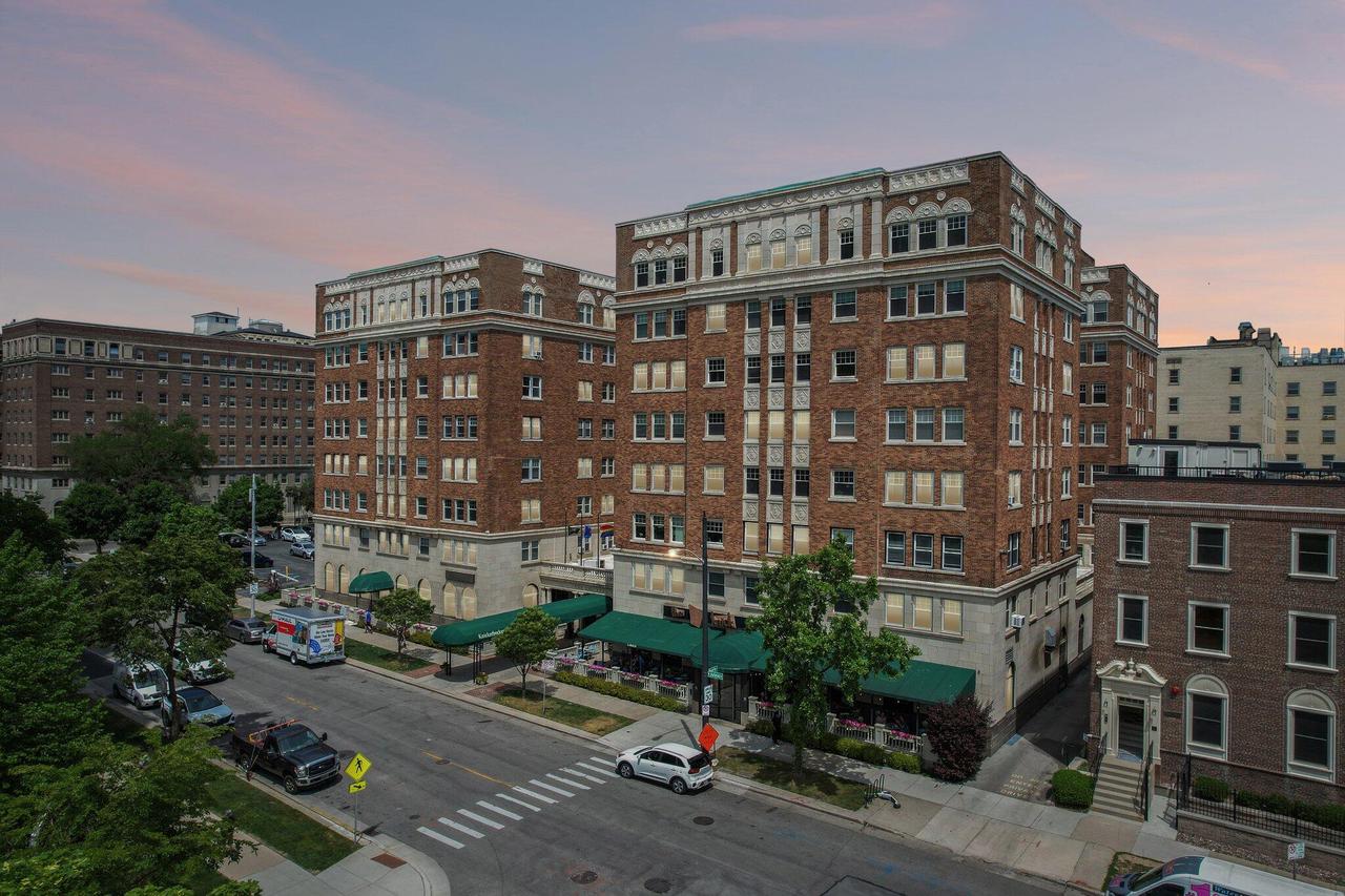 1028 E Juneau Avenue 825-26 — photo