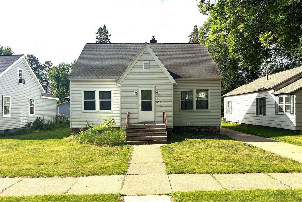 515 Oak Street — photo