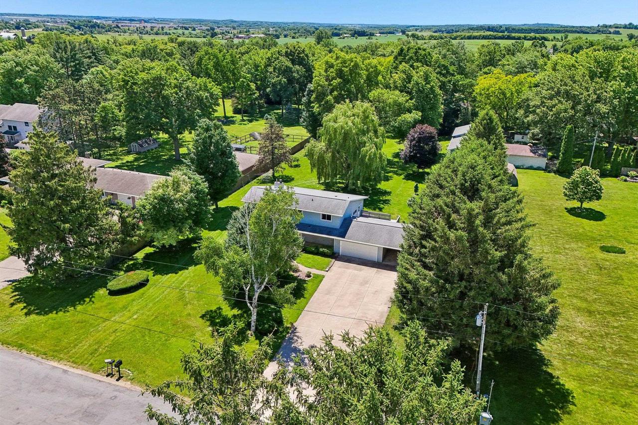 4833 Windsor Prairie Road — photo