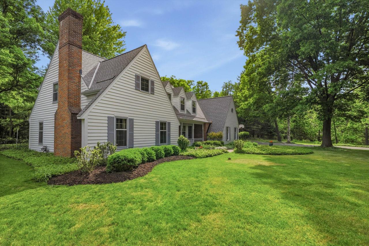 304 Fieldstone ROAD, Delafield, WI 53018 — photo 2