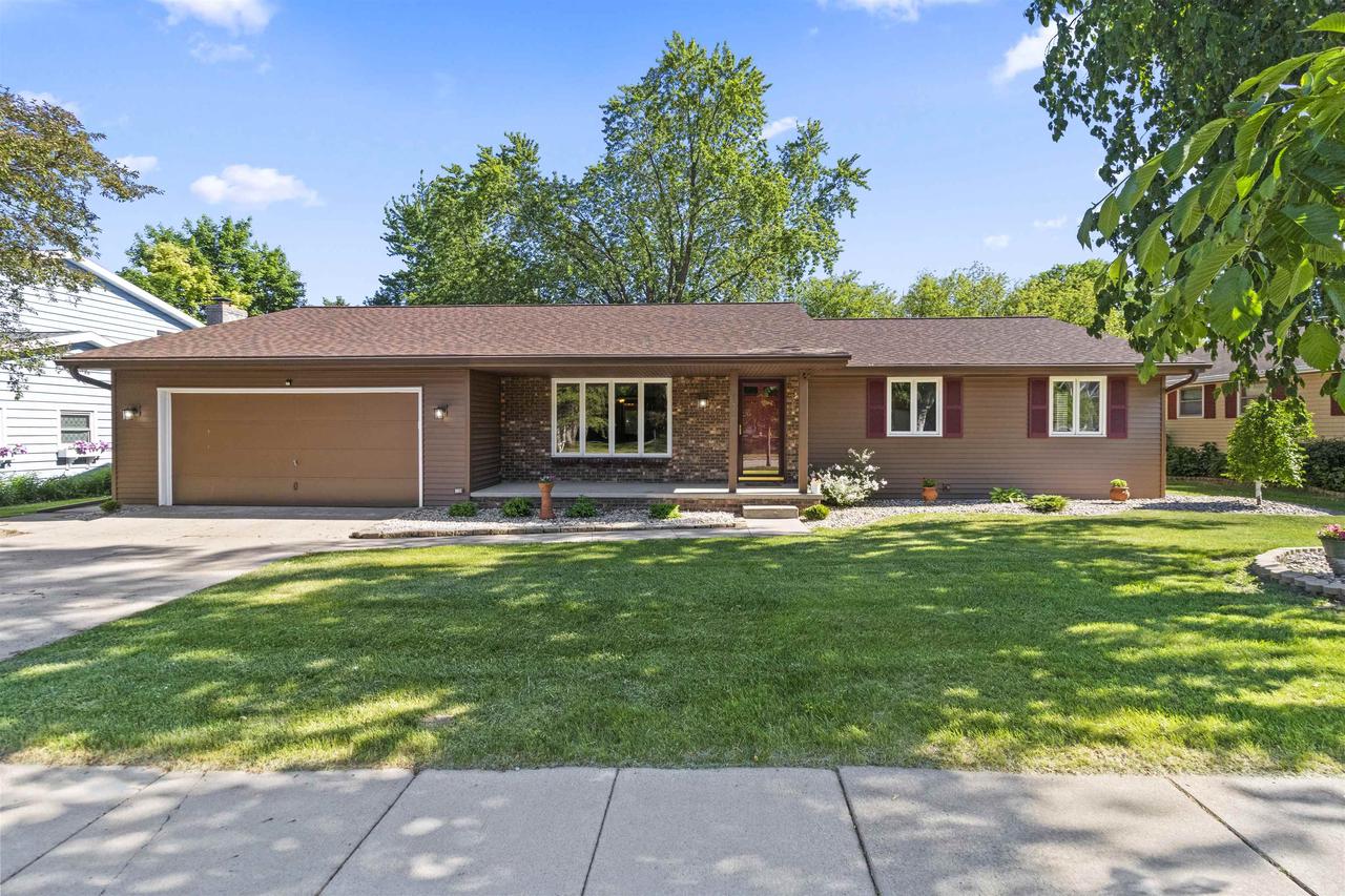 933 E Capitol Drive, Appleton, WI 54911