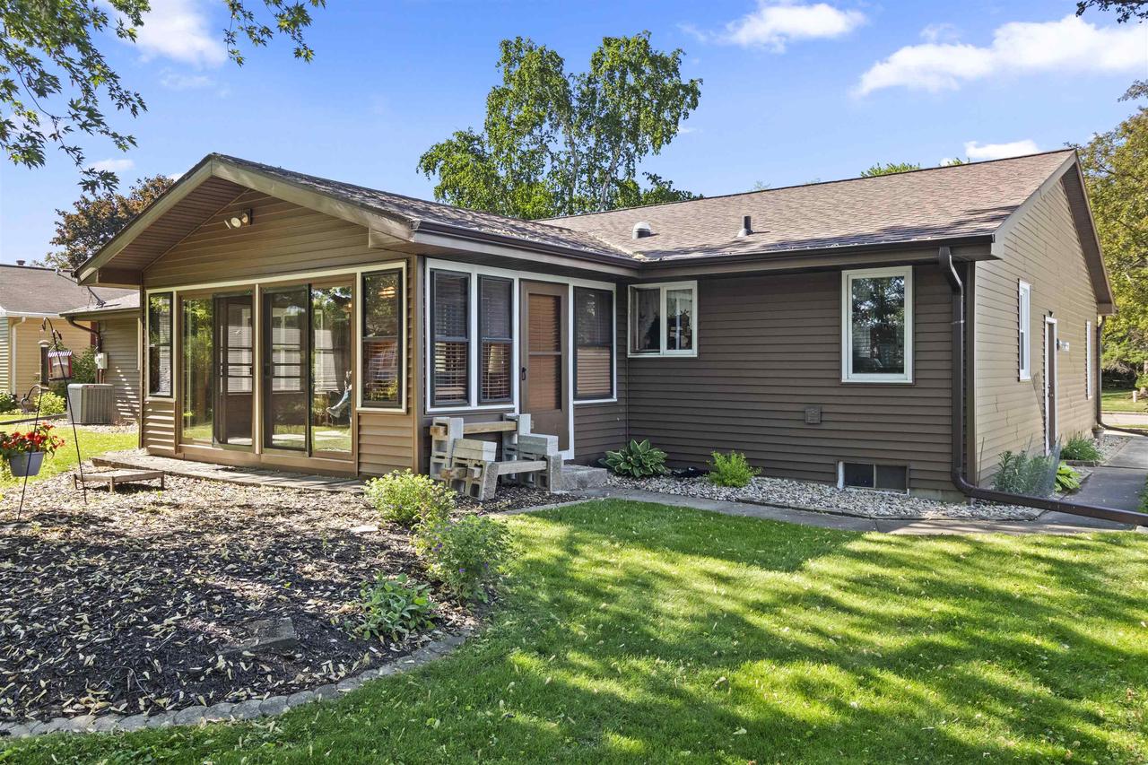 933 E Capitol Drive, Appleton, WI 54911 — photo 3
