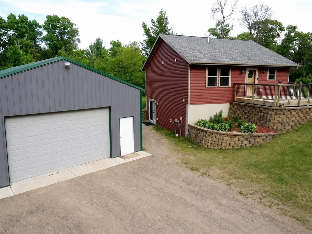 28870 E Yellow River Road — photo