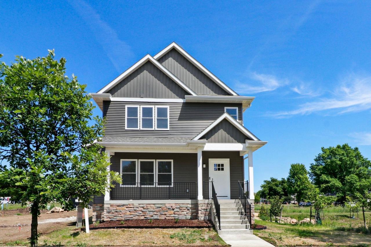 2810 Big Bluestem Parkway — photo