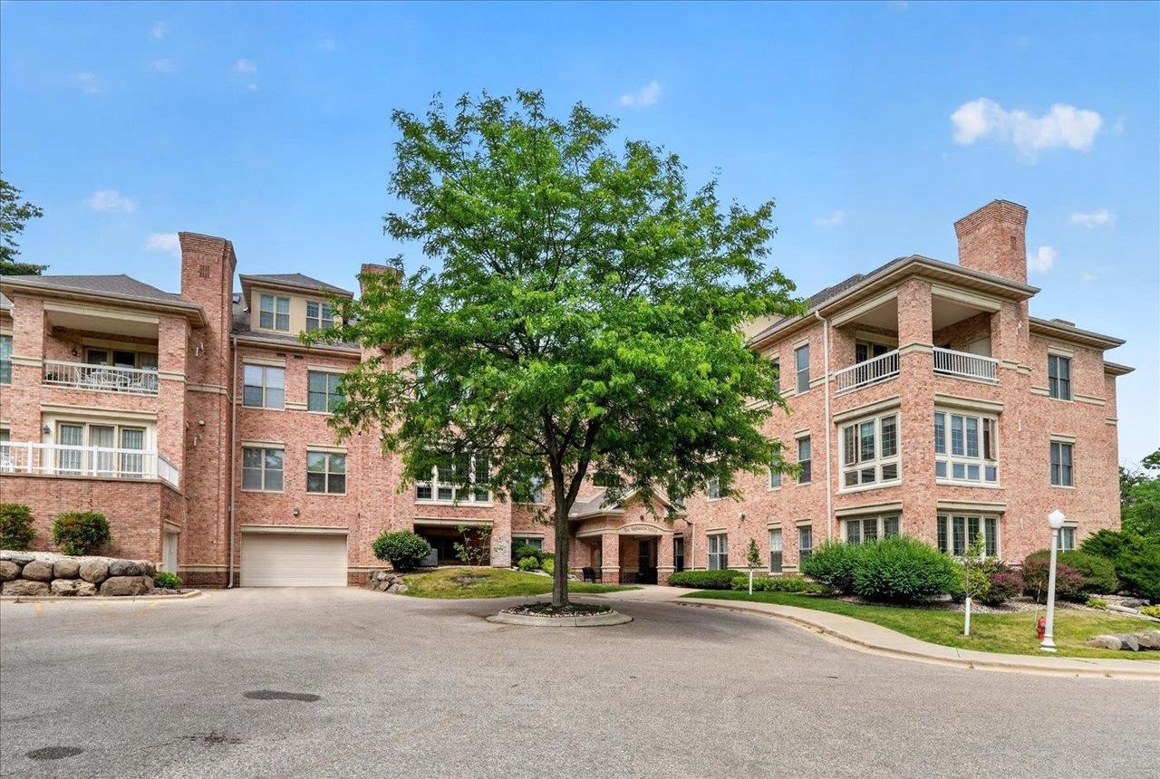 5418 Old Middleton Road 301 — photo
