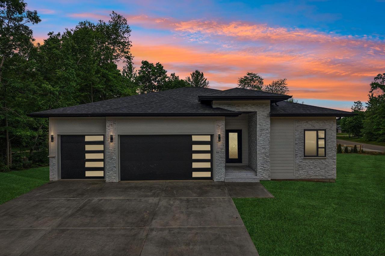 386 Oakbrook Drive — photo