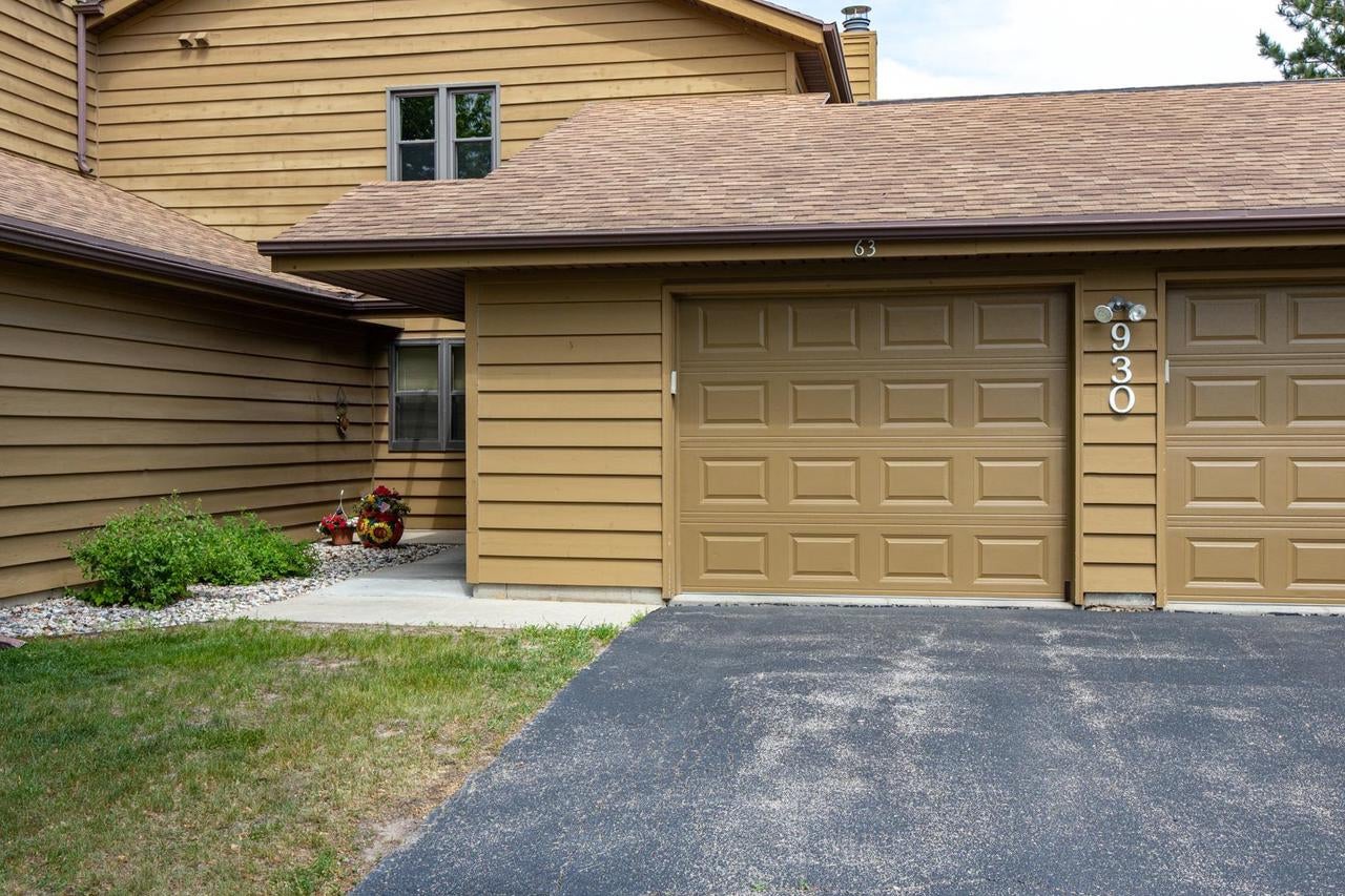930 Manor Drive 63 — photo