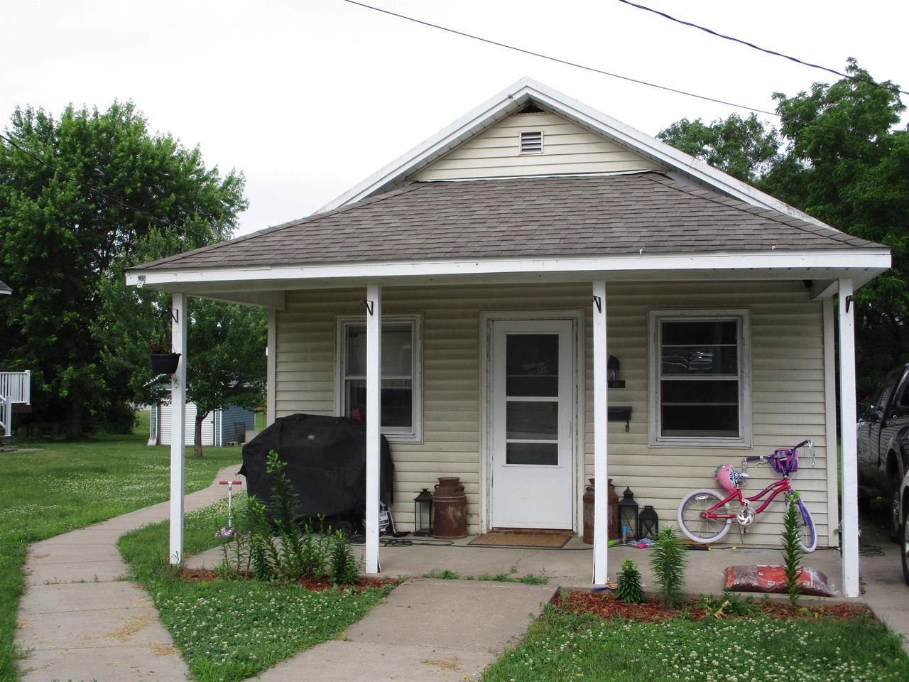 215 S Prairie Street — photo