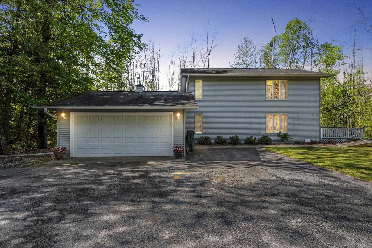 7733 Sleepy Hollow Road — photo