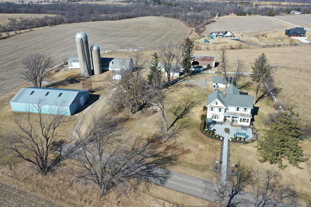 2749 Town Hall Rd — photo