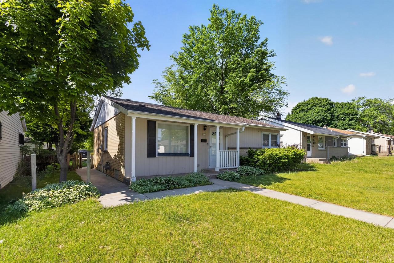 8531 W Lawrence Avenue — photo
