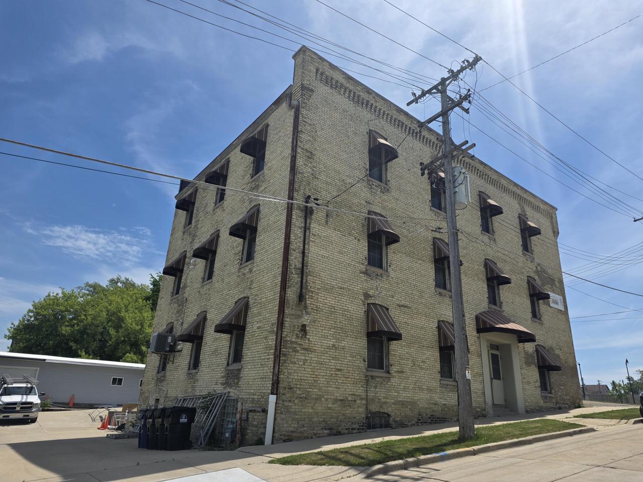 519 Center St, Racine, WI 53403