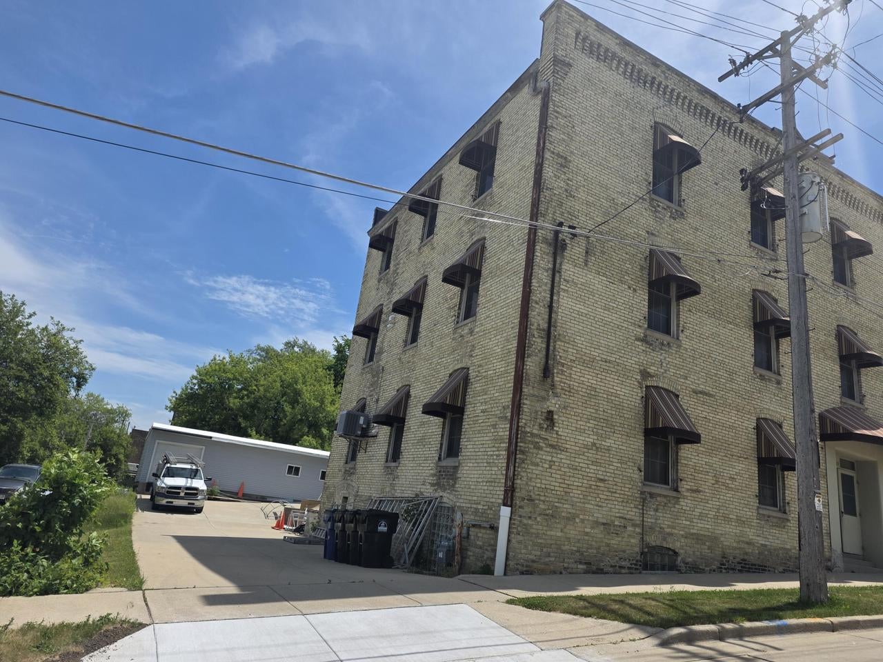 519 Center St, Racine, WI 53403 — photo 2