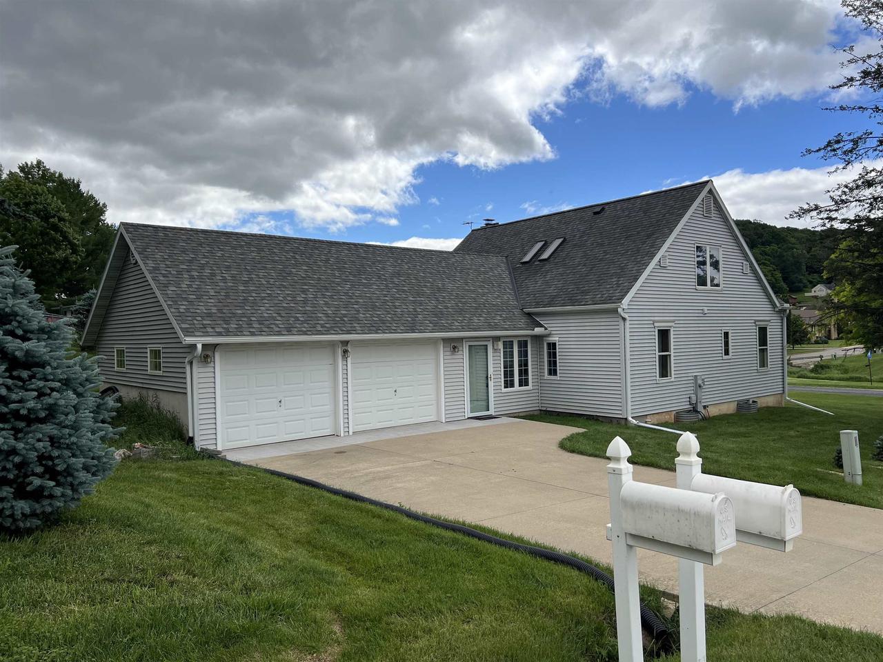 1360 W Seminary Street — photo
