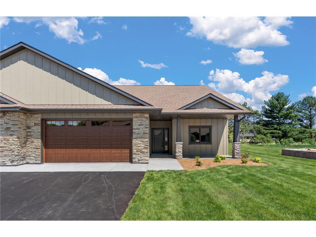 1060 Legend Lane — photo