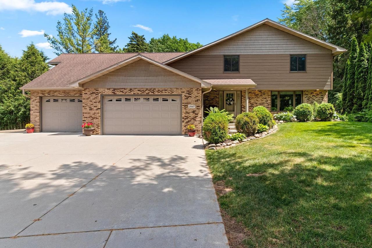 2447 Parkwood Drive — photo