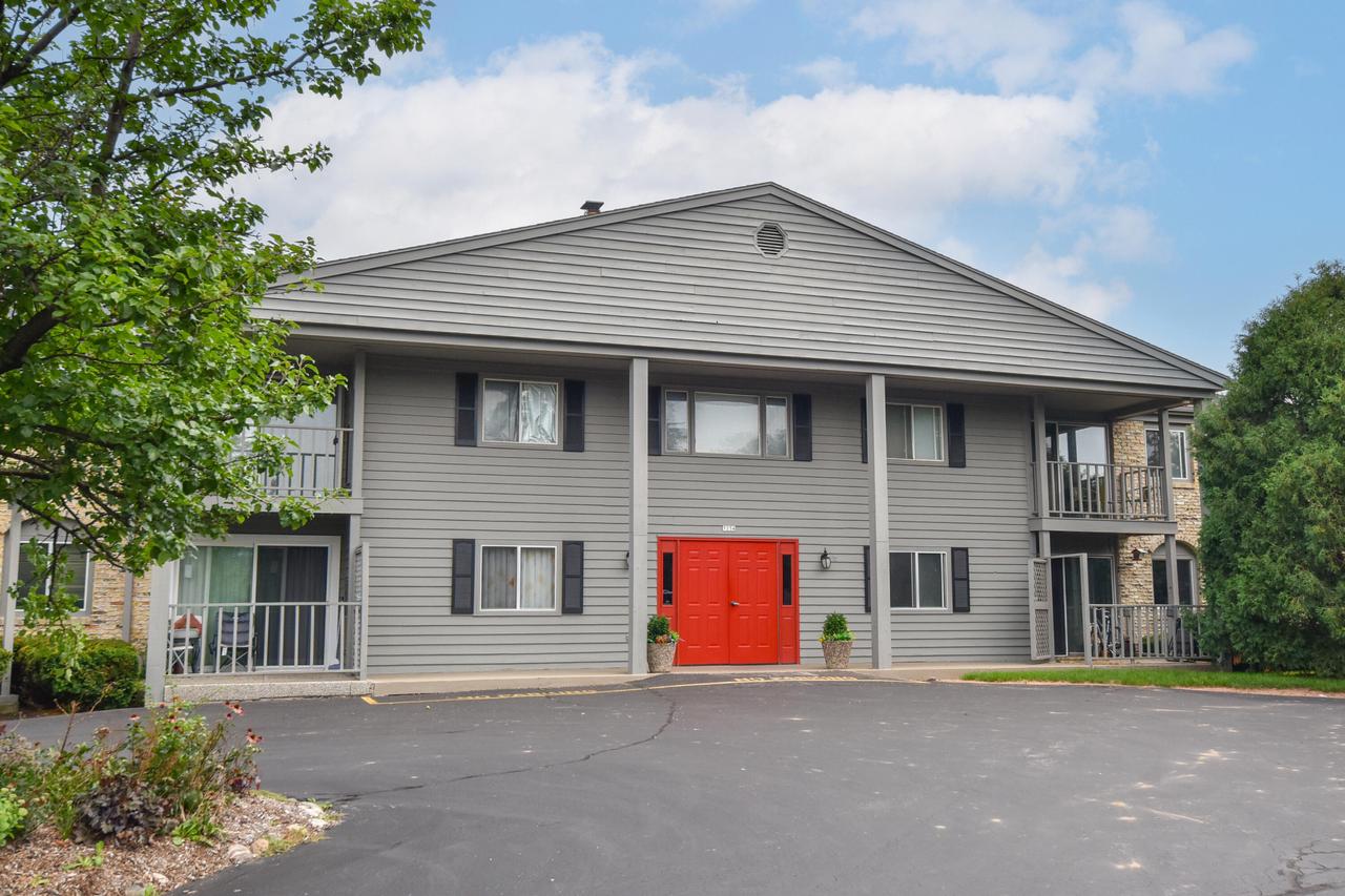 7234 N Green Bay Avenue 105 — photo