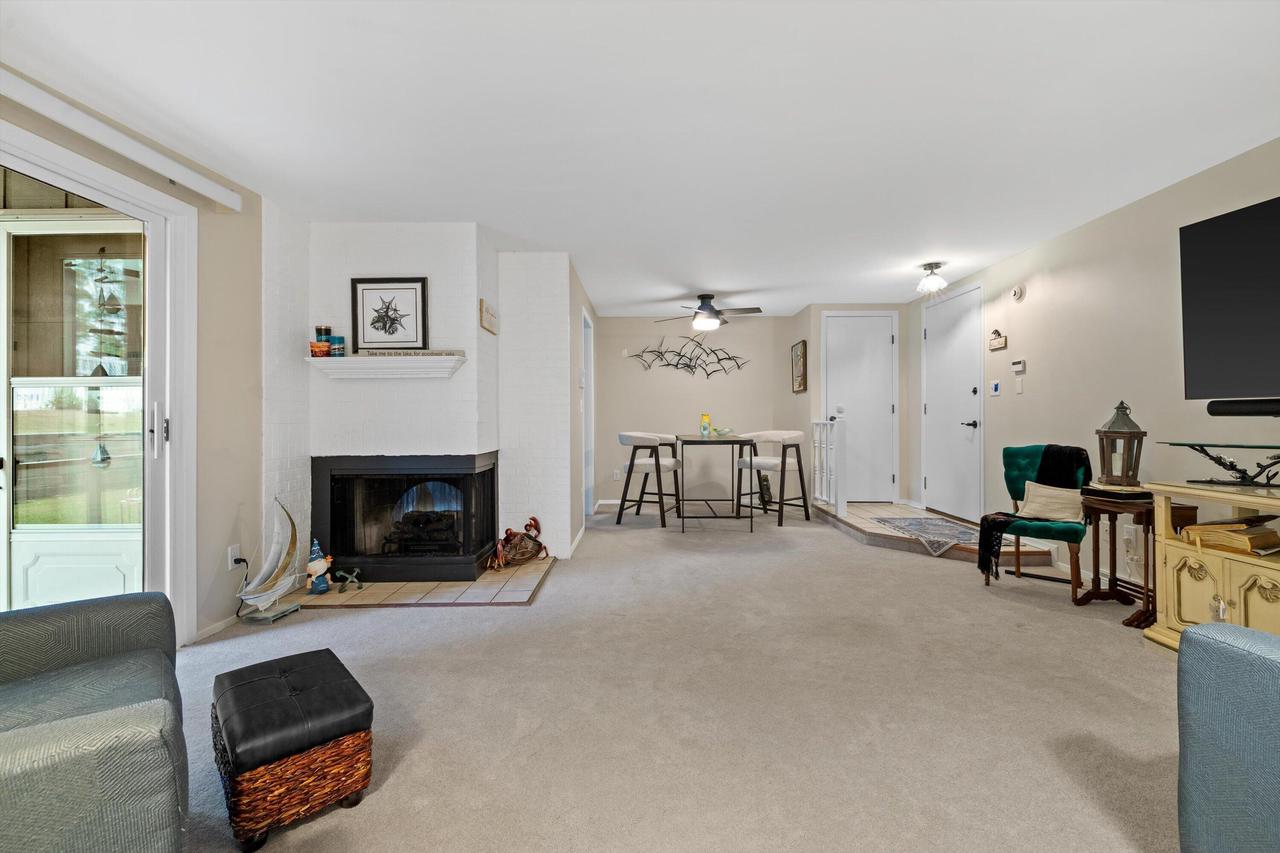 950 Woodridge Court 5B — photo