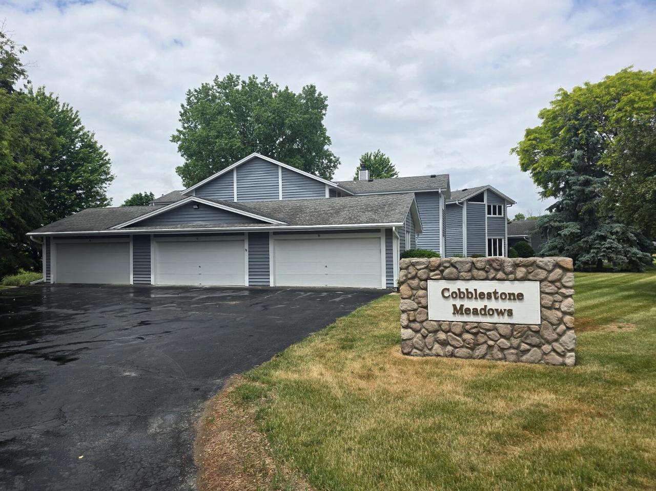 W157N11457 Hilbert Lane B — photo