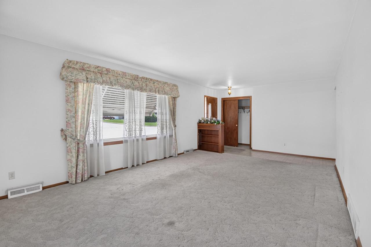 3168 Wheelock DRIVE, Racine, WI 53405 — photo 3